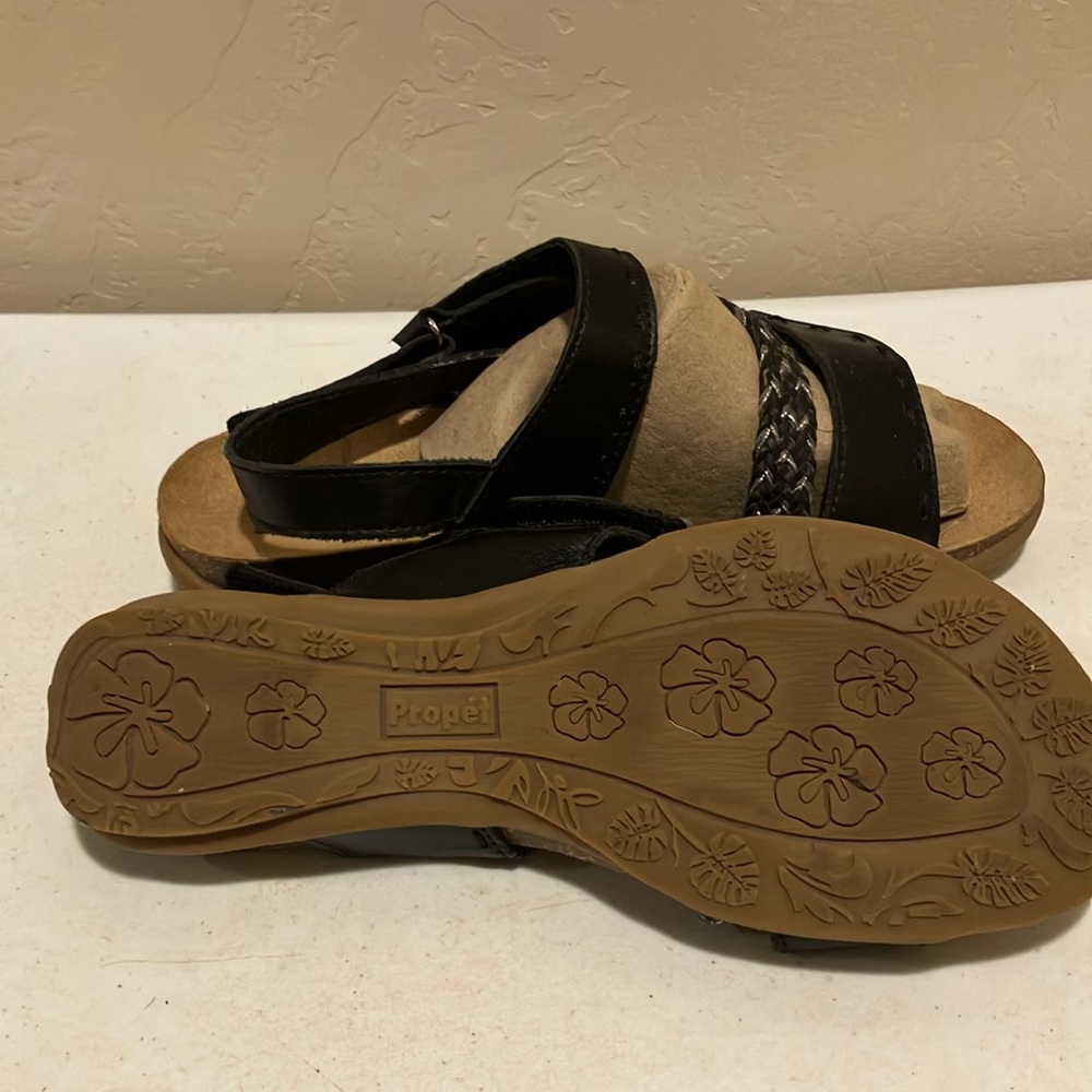 EUC Women’s Propet 7W Black Sandals
From QVC Current Propet Stock Lightly Worn - Picture 5 of 5